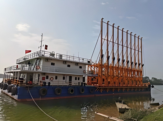 Drilling-and-blasting-vessel.jpg Drilling-and-blasting-vessel.jpg