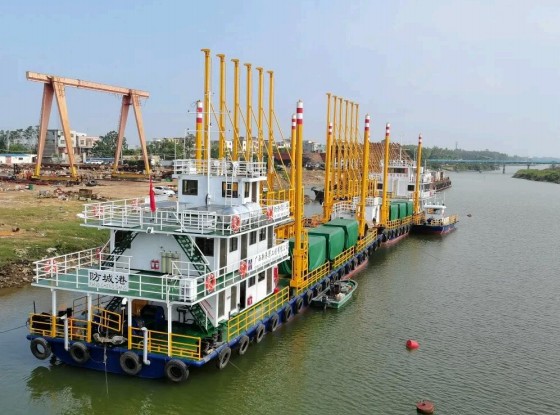 Reef-blasting-vessel.jpg Reef-blasting-vessel.jpg