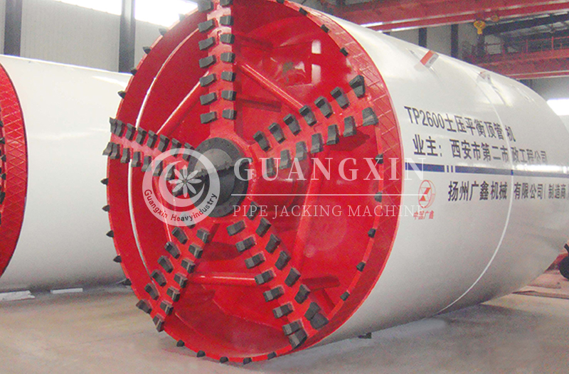 How does a pipe jacking machine ensure precision in tunneling?