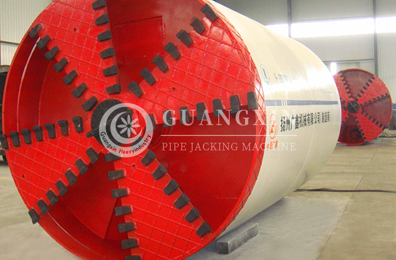 How does a pipe jacking machine work in underground tunnel construction?