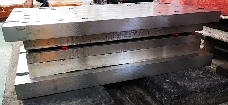 Crescent Cutting Mold Crescent Cutting Mold