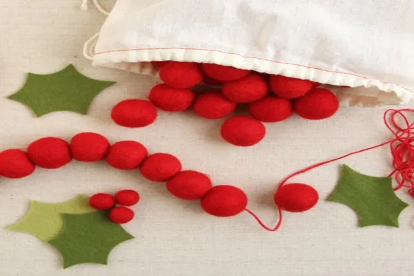 Die beliebtesten handgefertigten Filzkugeln für die Weihnachtsdekoration