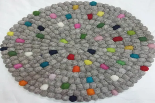 주문을 받아서 만들어진 최신 디자인 모직은 공을 가진 공 양탄자 양탄자 Handmade 모직 양탄자를 느꼈습니다