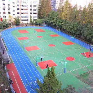 Полупленная спортивная площадка