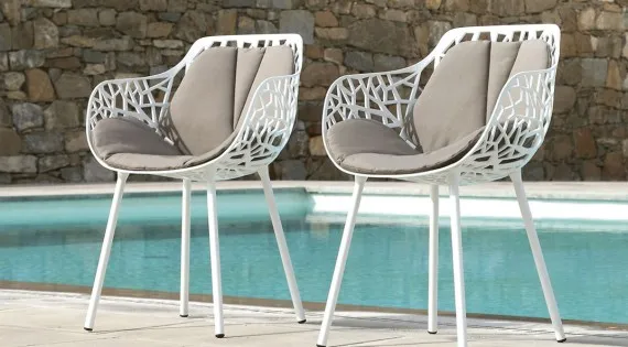 Features and requirements of turning tool blades