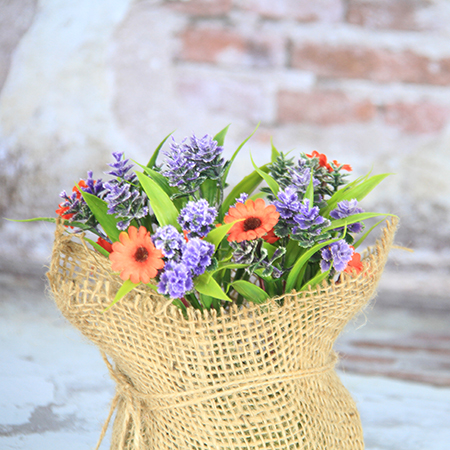 Pot artificiel / décoratif de 18X10Cm avec les fleurs orange Marguerite, pot de couverture de ramie