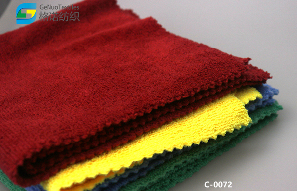 40 Square Towels Cut with Ultrasonic Cutting Teeth