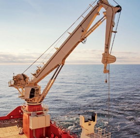 Reducing risks related to the operation of ship cranes