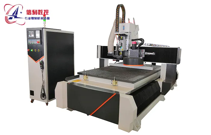 Screw tool changing engraving machine