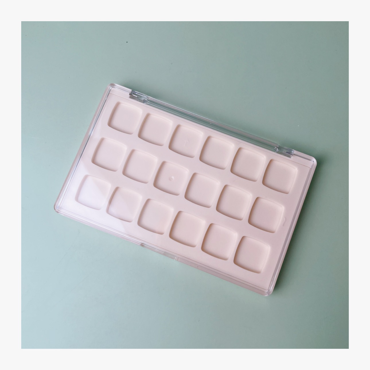 How to Package Eyeshadow Palettes Safely