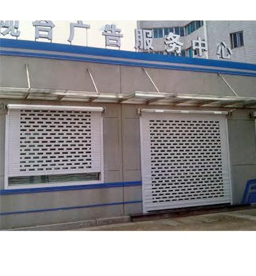 Manual wind-resistant roller shutter door Manual wind-resistant roller shutter door