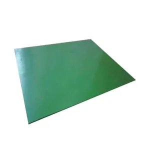 Folha de borracha isolada verde