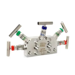 Integral coplanar five- valve manifold