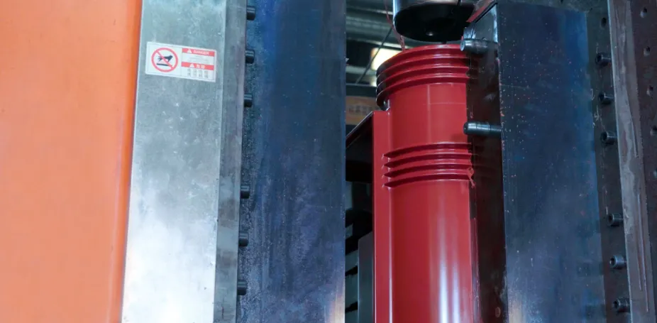 We have introduced automatic pressure gelation (APG), a world-leading process for epoxy resin molding.