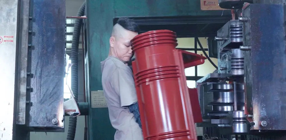 We have introduced automatic pressure gelation (APG), a world-leading process for epoxy resin molding.