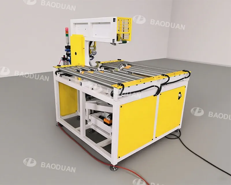 Speed-adjustable horizontal wrapping machine