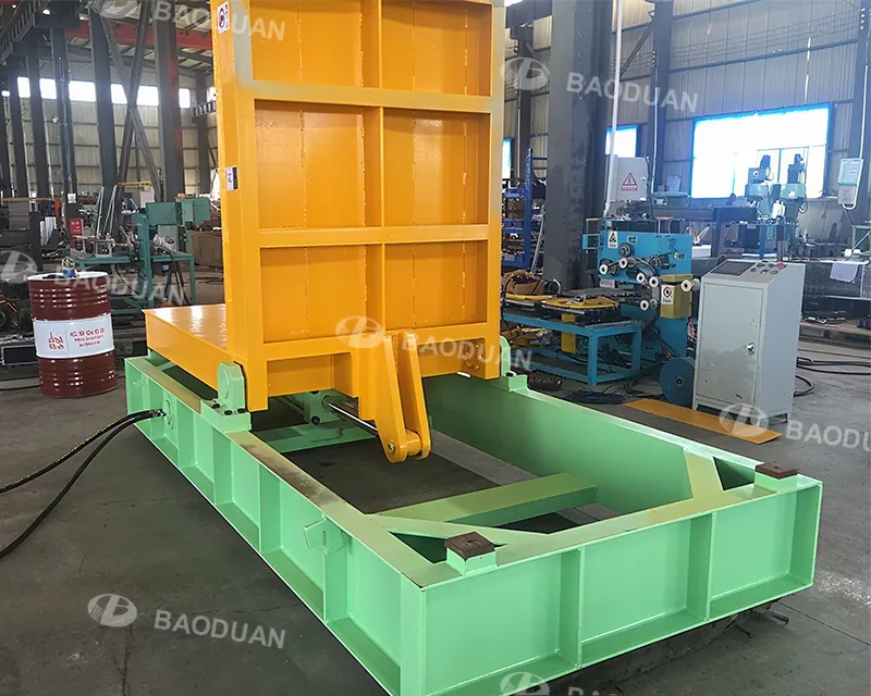 Hydraulic mold upender