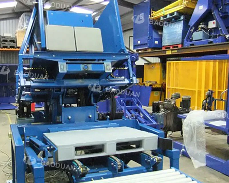 Pneumatic temporarily invertible pallet tilter