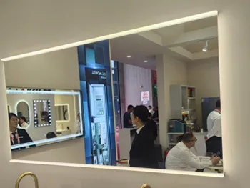 Smart dimming bathroom mirror