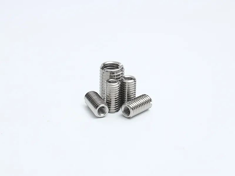 Single-slot conversion type threaded insert