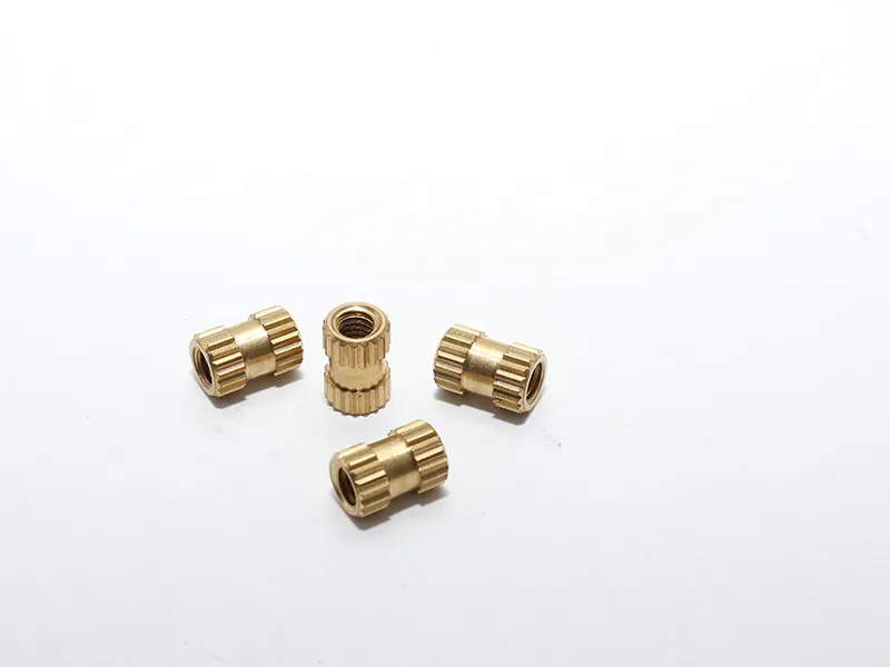 Įranga montuojama varžtais, apsaugančiais nuo atsipalaidavimo.