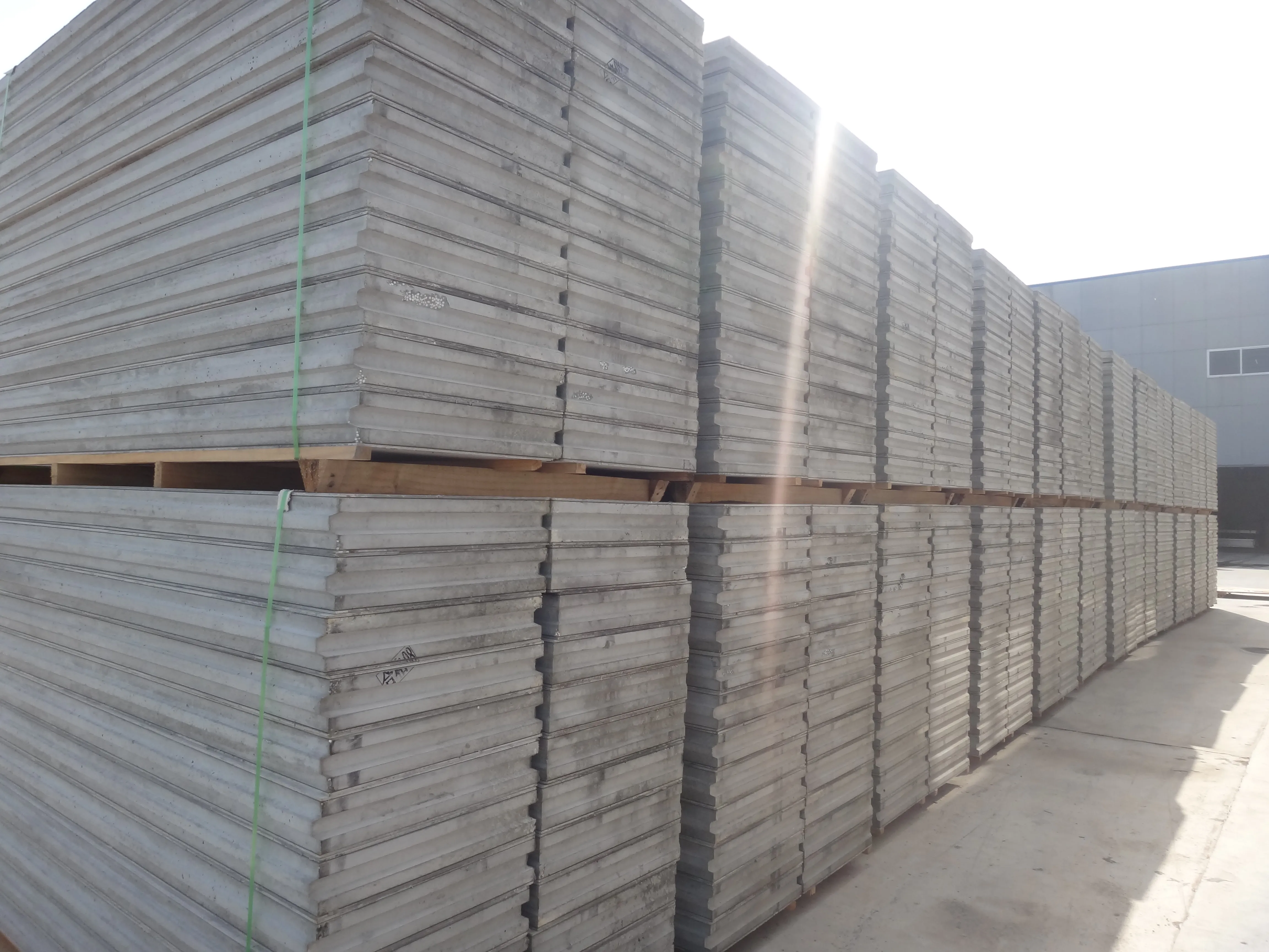 Lightweight Composite Wall Board