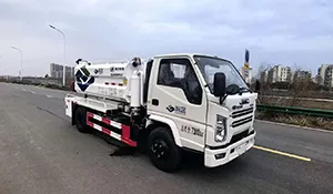 Jiangling cleaning and vacuum truck