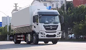 Dongfeng Tianjin small three-axle bulk feed transport truck (30-36 cubic meters)