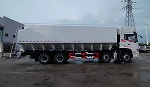 Dongfeng special chassis 4x8 bulk feed transport vehicle
