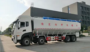44 cubic meter Dongfeng Tianlong feed truck (National VI emission standard)