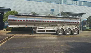 Three-axle semi-trailer stainless steel milk tanker