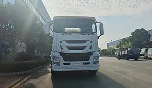 Isuzu fresh milk transport vehicle