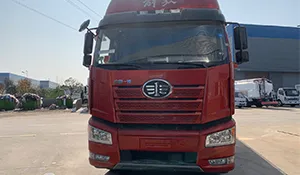 Jiefang J6 8x4 bulk feed transport truck (40-45 cubic meters)