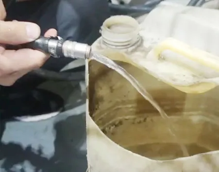 Caja de la m&aacute;quina de limpieza de v&iacute;as navegables