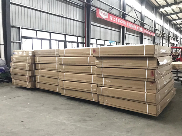 Carriage cardboard packaging