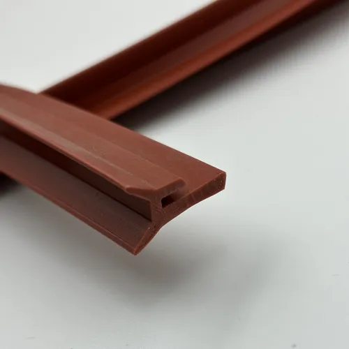 Red sealing strip on the lower drafting side