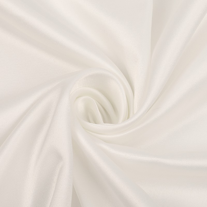 How to choose the right wedding dress fabric according to the season?