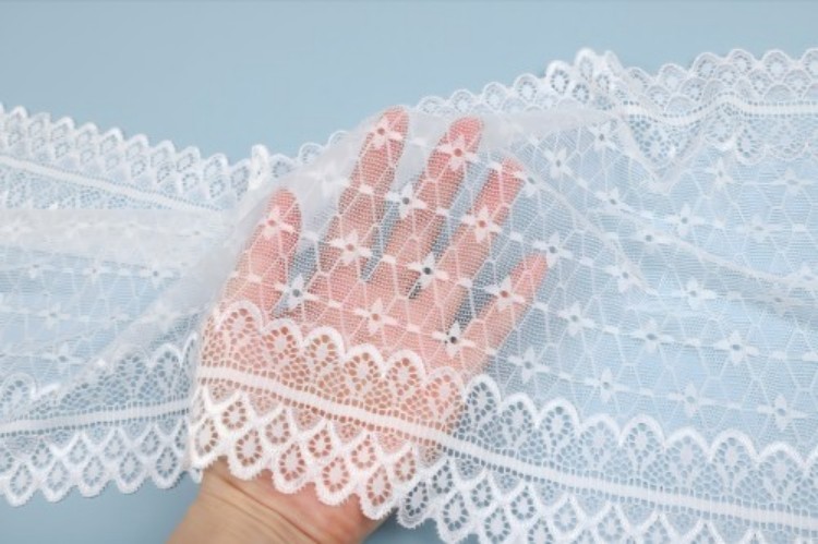 Dentelle délicate avec motif floral petit carré CYG-JS-009