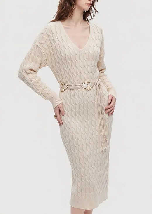 Abito midi a trecce con scollo a V e cintura decorativa
