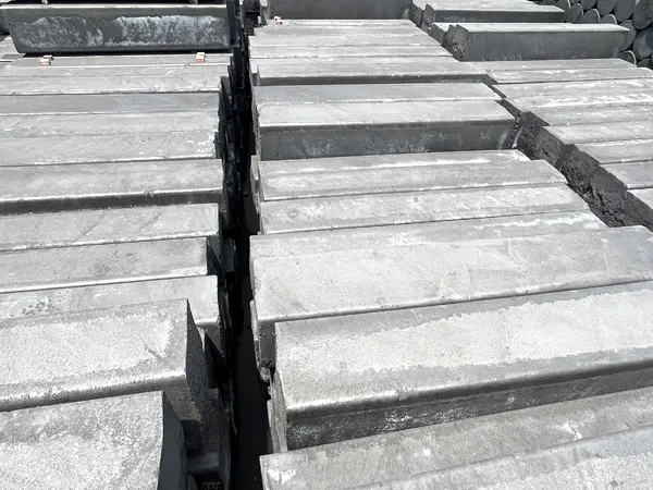 Industrial silicon/yellow phosphorus graphite cube