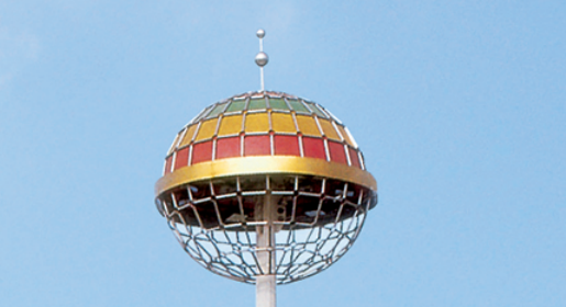 Globe shaped decorative crown structure of high mast light