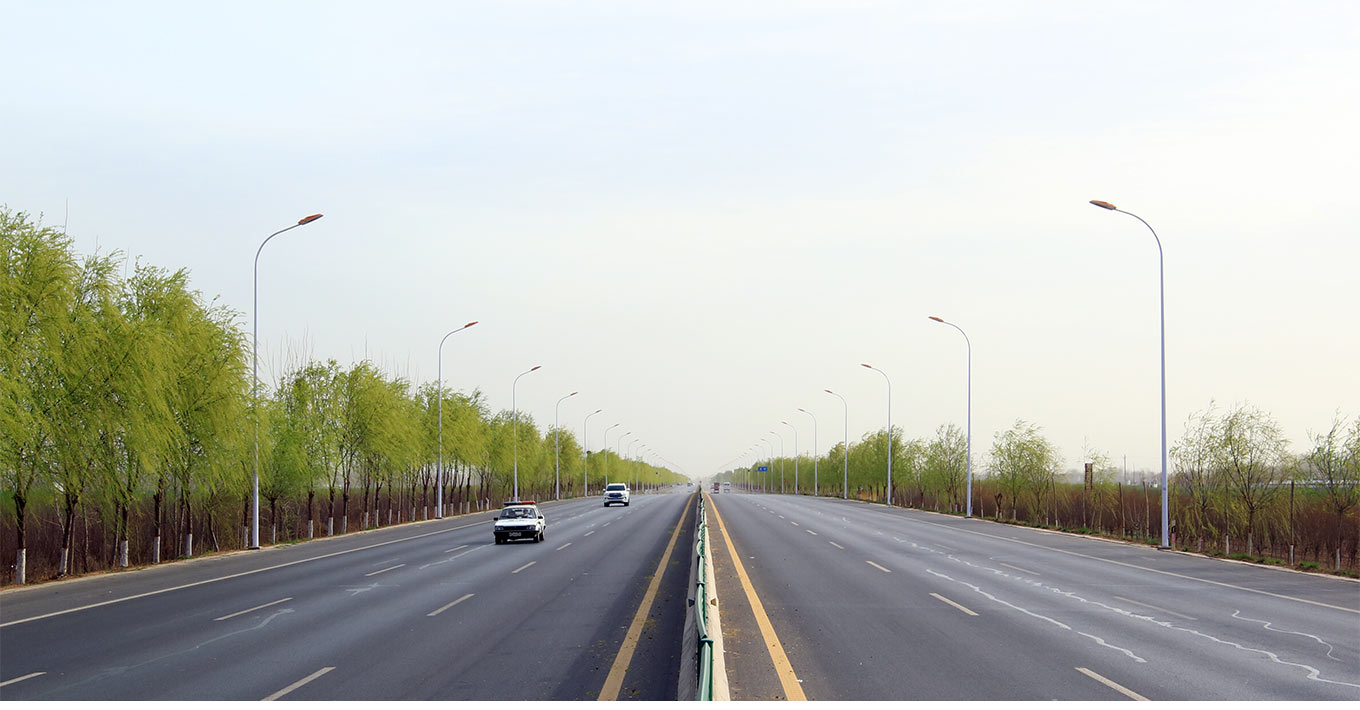 LED highway lighting for expressways and road interchanges