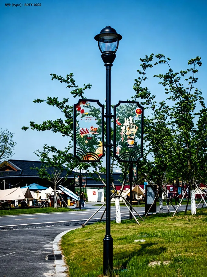Decorative Courtyard Light Pole