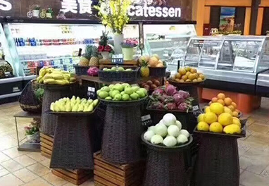 Fruit and vegetable display shelves 3