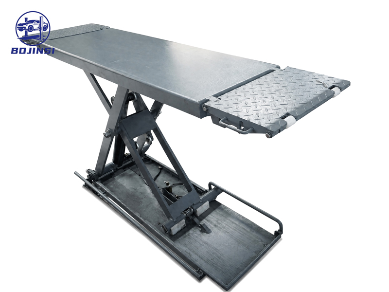 Scissor mechanism and hydraulic cylinder detail