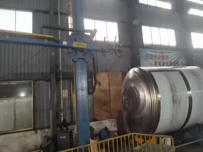 Submerged welding equipment