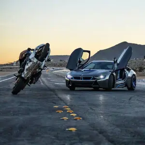 Amino-drying metallic glitter paint