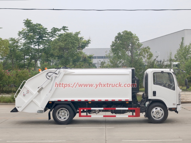 Garbage Compactor Truck