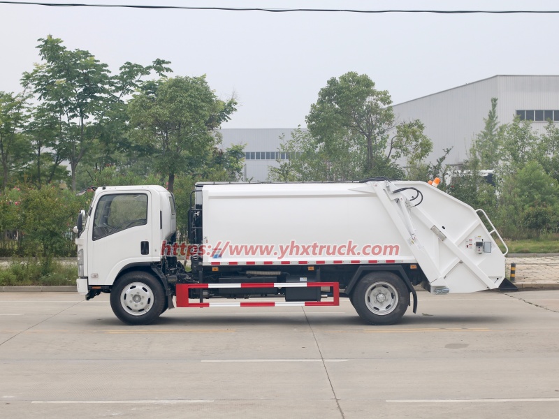 Garbage Compactor Truck