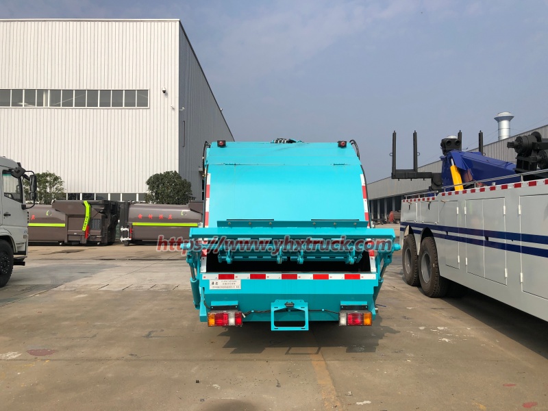 Garbage Compactor Truck